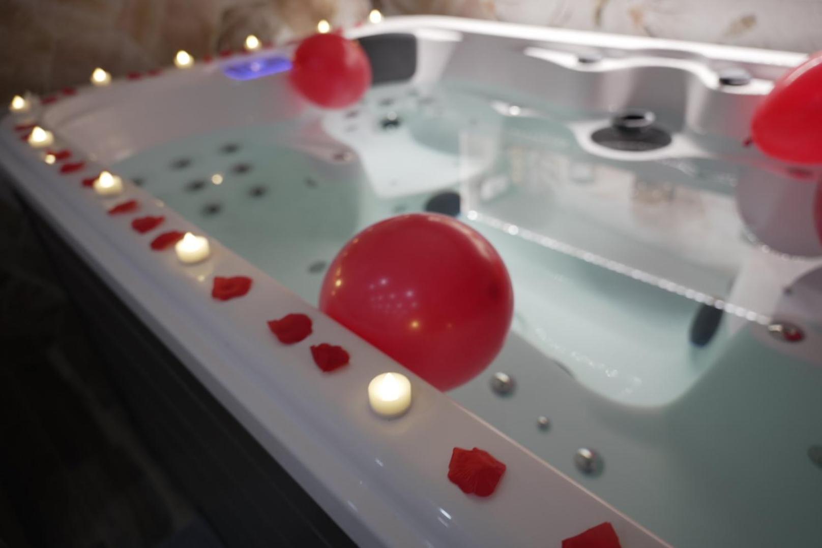 Appartement avec jacuzzi privé à Disney Quincy-Voisins Exterior foto